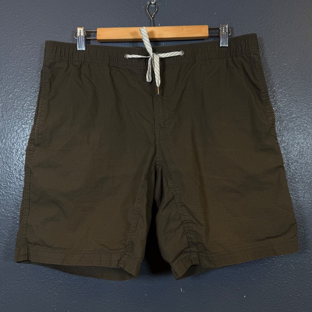 Vuori XL men’s green shorts outdoor activewear gym hiking